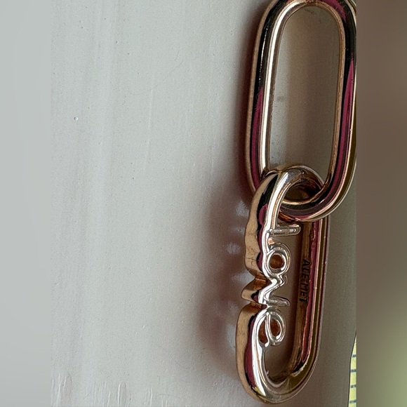 Pandora ME Styling
Love Word Link
Charm, Rose Gold-
Plated - Picture 7 of 9